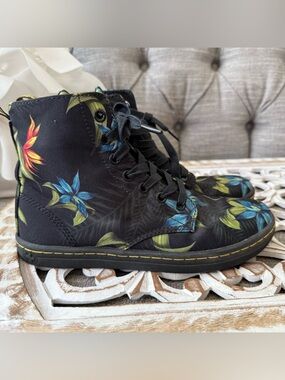 Dr. Martens Black Hackney Tropical Lace-Up Boots 7